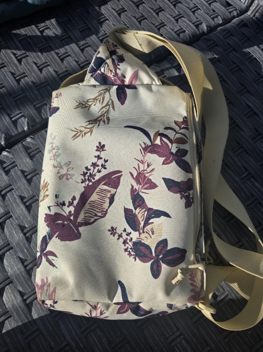 The North Face,Berkeley Field Sling Bag,  In Floral Neutral & Mauve - Picture 11 of 13